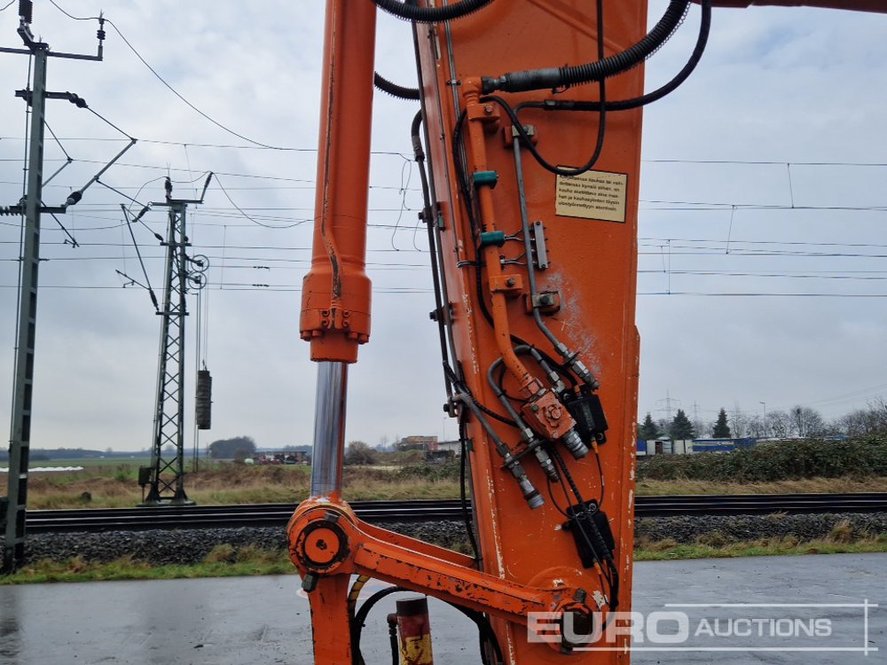 Crawler excavator 2010 Hitachi ZX225 USLC-3: picture 22