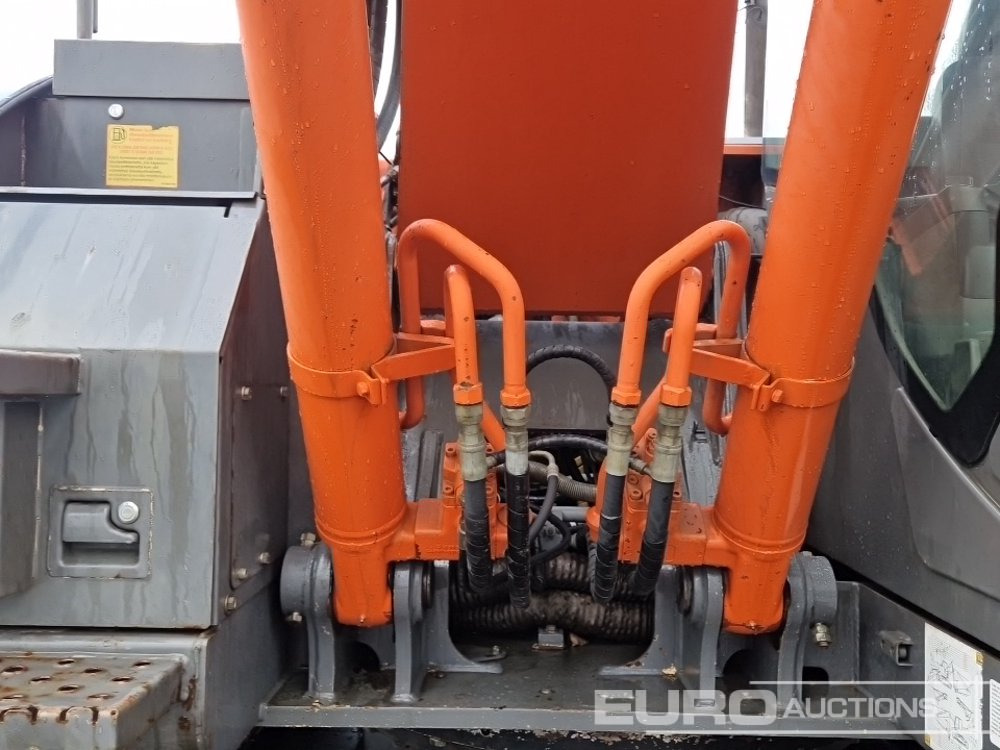 Crawler excavator 2010 Hitachi ZX225 USLC-3: picture 28