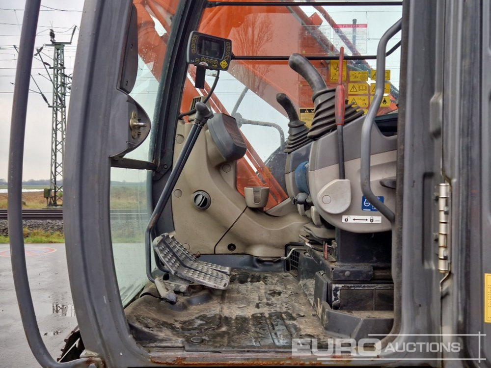 Crawler excavator 2010 Hitachi ZX225 USLC-3: picture 37