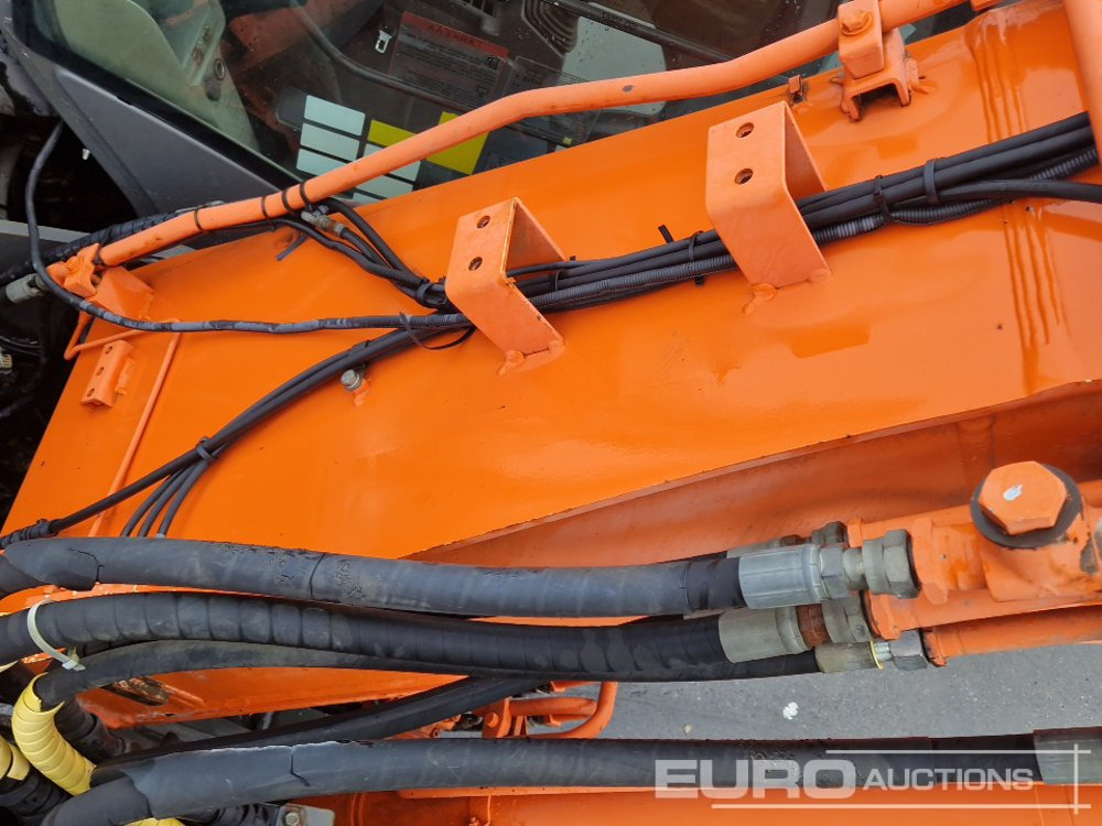 Crawler excavator 2010 Hitachi ZX225 USLC-3: picture 26