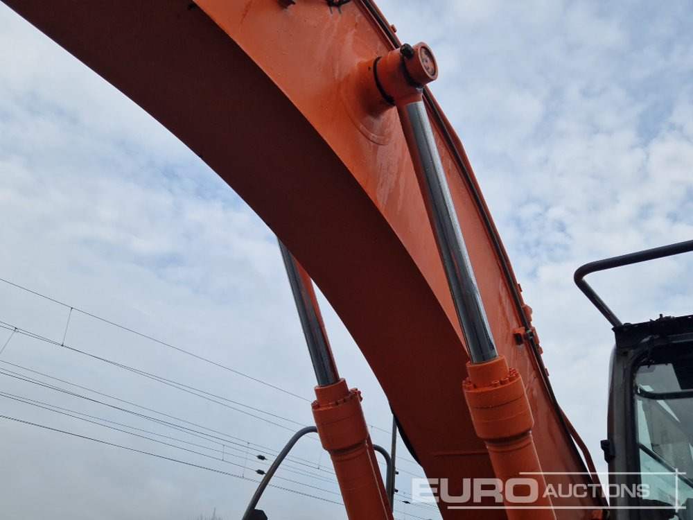 Crawler excavator 2010 Hitachi ZX225 USLC-3: picture 24