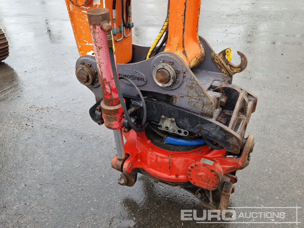 Crawler excavator 2010 Hitachi ZX225 USLC-3: picture 19