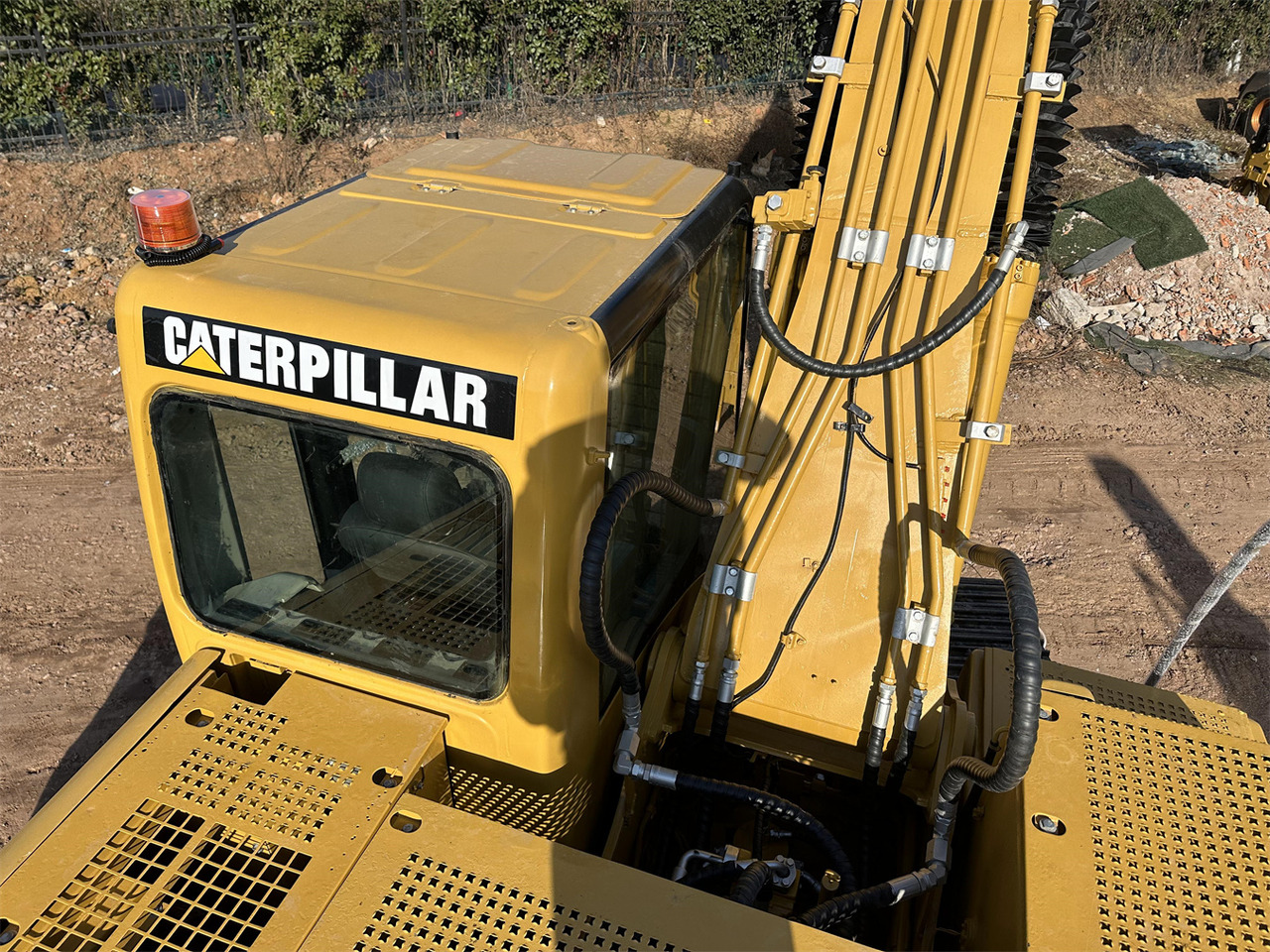 Crawler excavator CATERPILLAR 320CL: picture 9