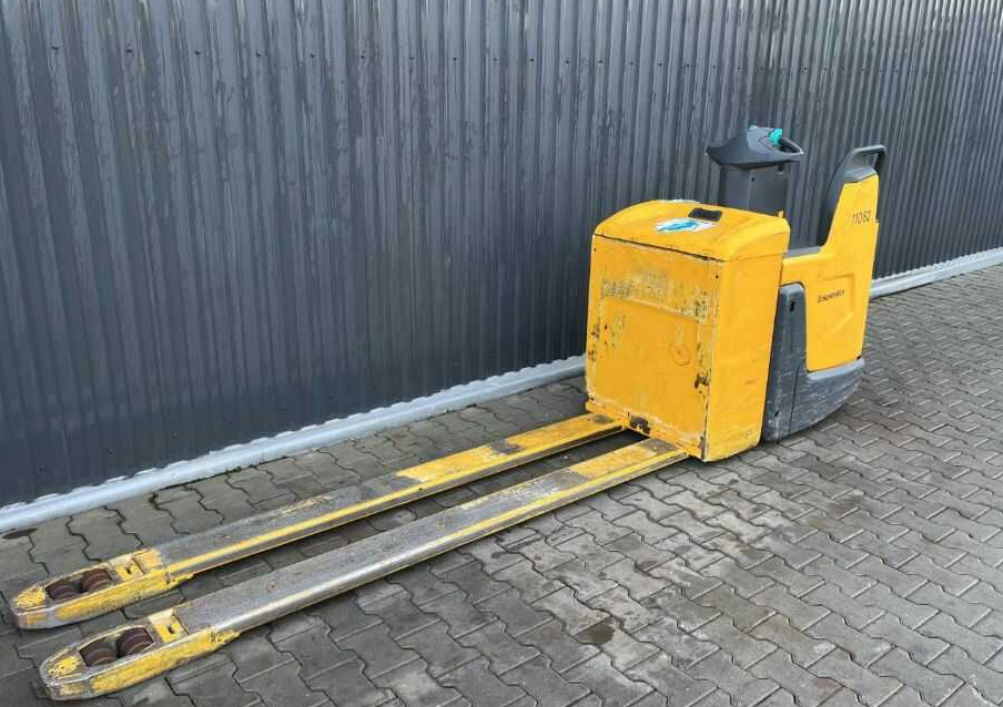 Pallet truck Jungheinrich ERE225: picture 7