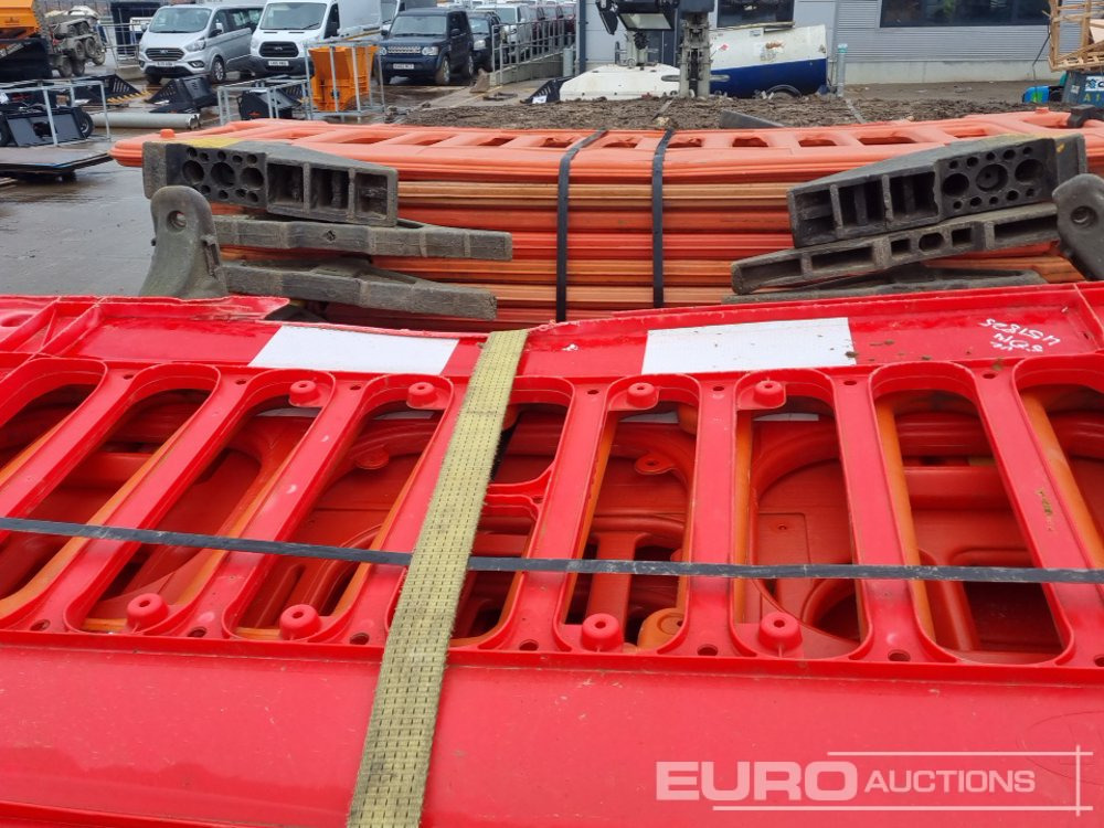 Construction equipment Bundle of Tracking Boards (3 of), Bundle of Plastic Pedestrian Safery Barriers (2 of): picture 23