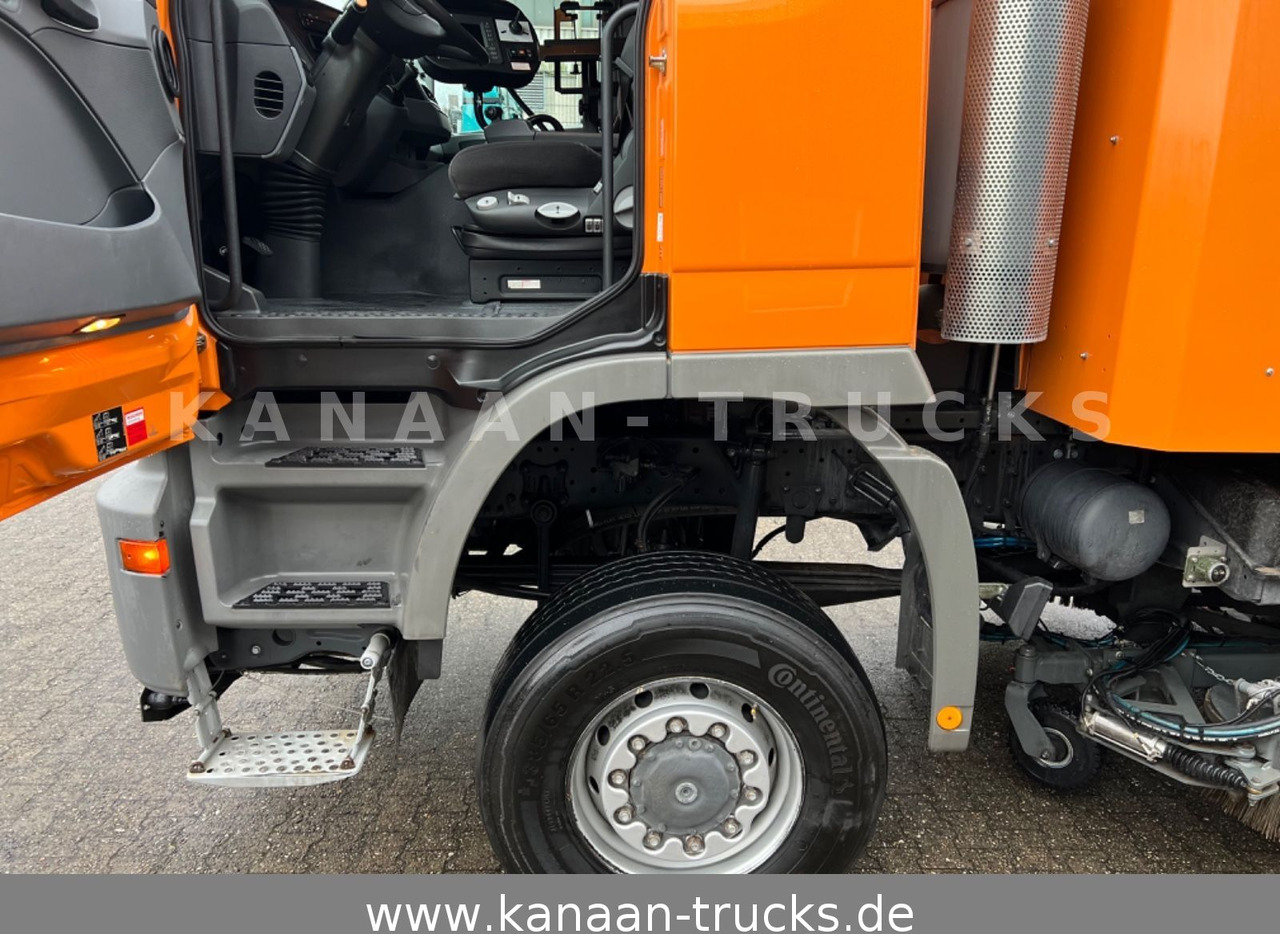 Road sweeper Mercedes-Benz 2032 Actros 4x4 Bucher STKF 9500  AIRPORT  KLIMA Mercedes-Benz 2032 Actros 4x4 Bucher STKF 9500  AIRPORT  KLIMA: picture 16